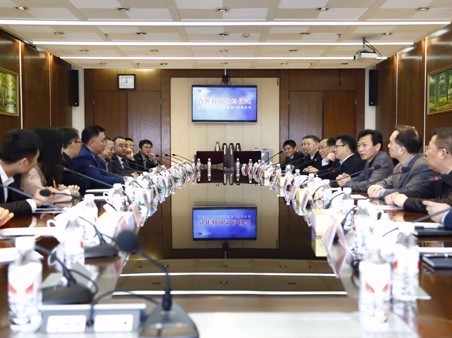 深圳中国十大娱乐赌博城网址集团和湖北宜化集团签署投资相助协议